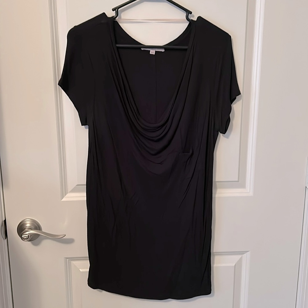 Gap black straight tunic cap sleeves rounded layered neck w pocket.